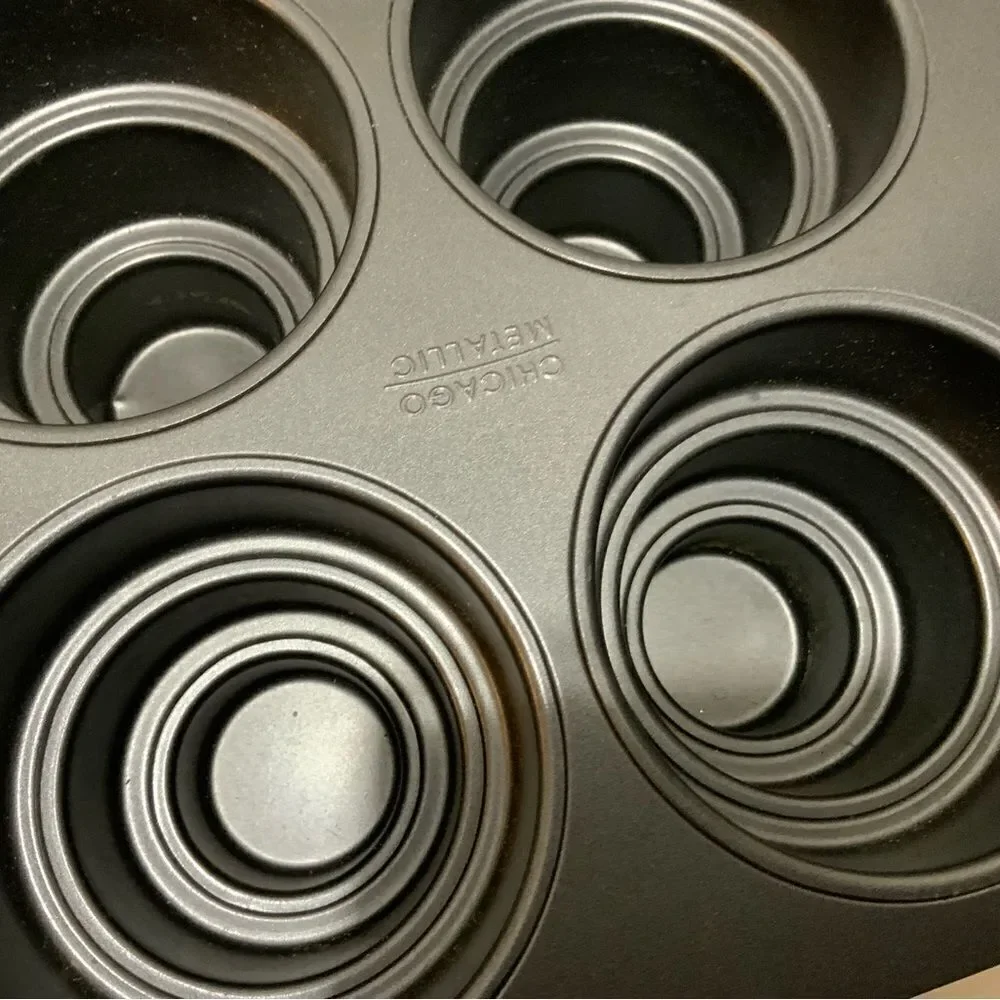 Chicago Metallic Professional Heavy Duty Multi-Tier Cake Pan Makes 4 Little Cake